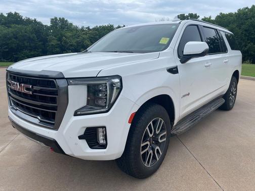 Summit White 2023 GMC Yukon XL AT4