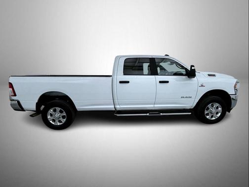 2024 RAM 3500 Big Horn Crew Cab 4x4 8' Box