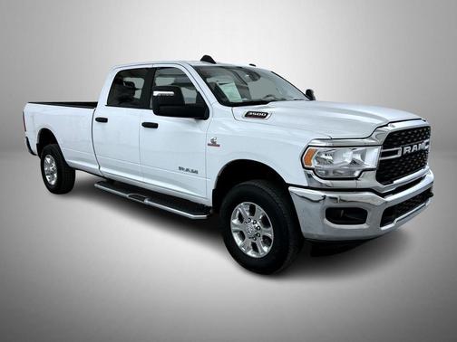 2024 RAM 3500 Big Horn Crew Cab 4x4 8' Box