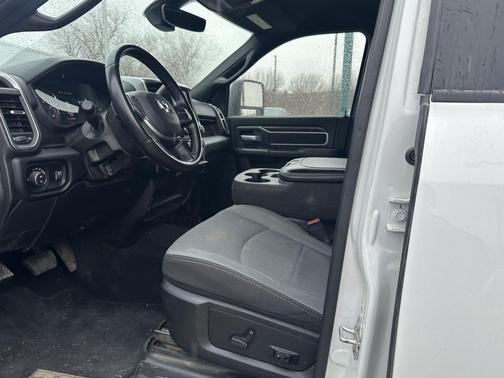 2024 RAM 3500 Big Horn Crew Cab 4x4 8' Box