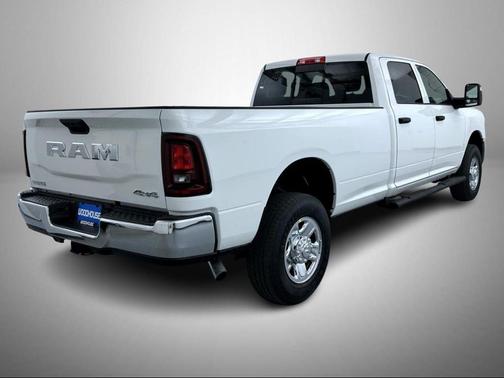 2026 RAM 2500 Tradesman Crew Cab 4x4 8' Box