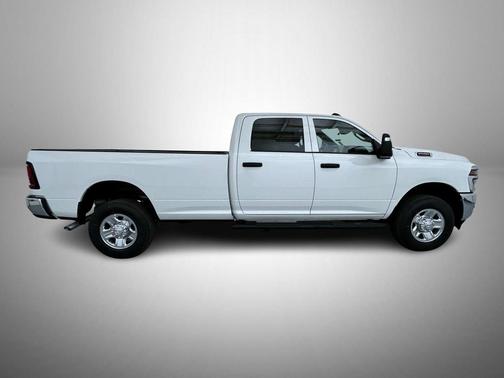 2026 RAM 2500 Tradesman Crew Cab 4x4 8' Box