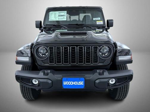 Black Clearcoat 2026 Jeep Gladiator Sport S