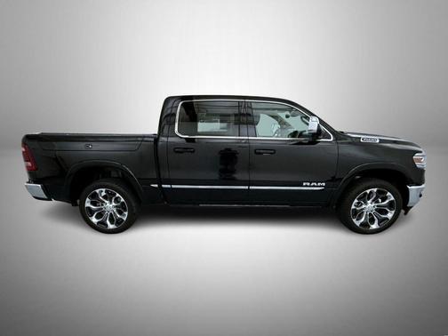 Diamond Black Crystal Pearlcoat 2023 RAM 1500 Limited