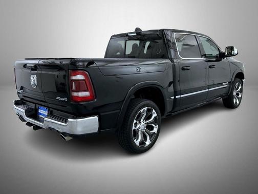 Diamond Black Crystal Pearlcoat 2023 RAM 1500 Limited