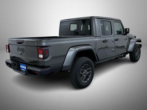 Granite Crystal Metallic Clearcoat 2026 Jeep Gladiator Sport S