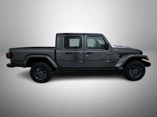 Granite Crystal Metallic Clearcoat 2026 Jeep Gladiator Sport S