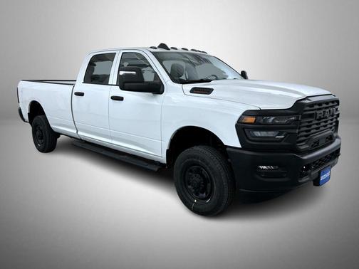 2026 RAM 2500 Tradesman Crew Cab 4x4 8' Box
