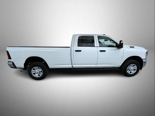 2026 RAM 2500 Tradesman Crew Cab 4x4 8' Box