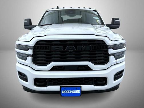 Bright White Clearcoat 2026 RAM 3500 Big Horn Crew Cab 4x4 8' Box