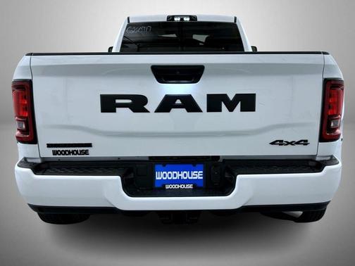 Bright White Clearcoat 2026 RAM 3500 Big Horn Crew Cab 4x4 8' Box