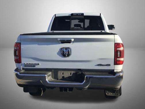 2019 RAM 2500 Laramie Crew Cab 4x4 6'4' Box