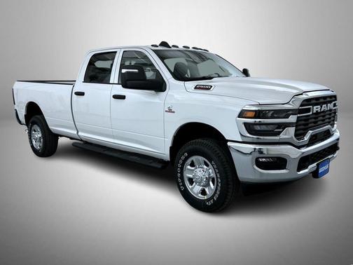 2026 RAM 2500 Tradesman Crew Cab 4x4 8' Box