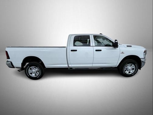 2026 RAM 2500 Tradesman Crew Cab 4x4 8' Box