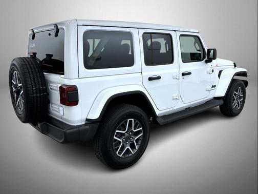 2025 Jeep Wrangler 4-Door Sahara 4x4