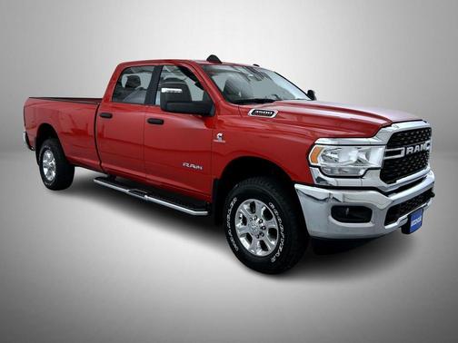 2024 RAM 3500 Big Horn Crew Cab 4x4 8' Box