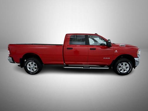 2024 RAM 3500 Big Horn Crew Cab 4x4 8' Box