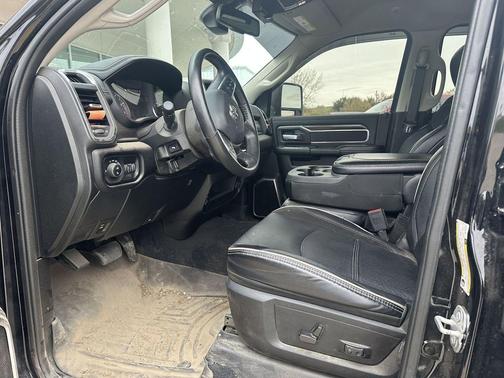 2024 RAM 2500 Laramie Crew Cab 4x4 6'4' Box