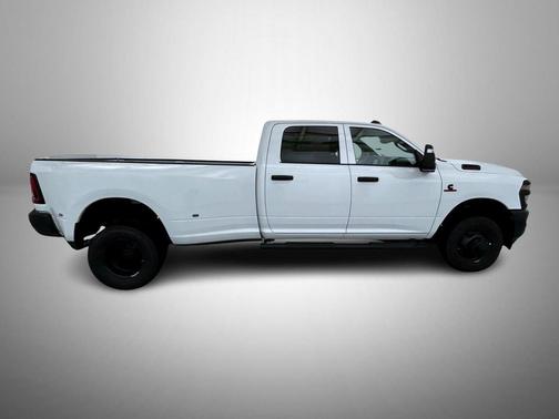 2025 RAM 3500 Tradesman Crew Cab 4x4 8' Box