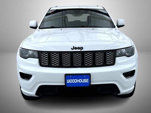 Bright White Clearcoat 2022 Jeep Grand Cherokee Laredo