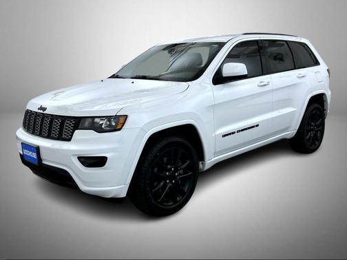 Bright White Clearcoat 2022 Jeep Grand Cherokee Laredo