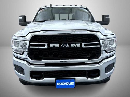 Bright White Clearcoat 2024 RAM 3500 Tradesman Crew Cab 4x4 6'4' Box