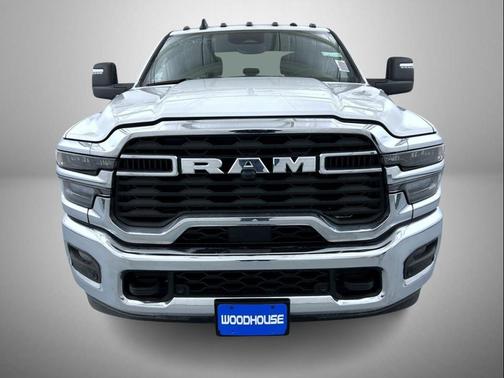 Bright White Clearcoat 2026 RAM 3500 Big Horn Crew Cab 4x4 8' Box