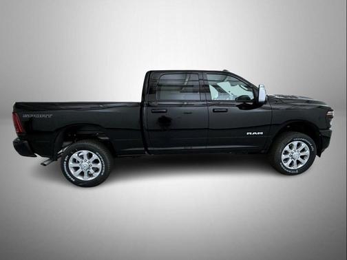 Diamond Black Crystal Pearlcoat 2026 RAM 2500 Laramie Crew Cab 4x4 6'4' Box