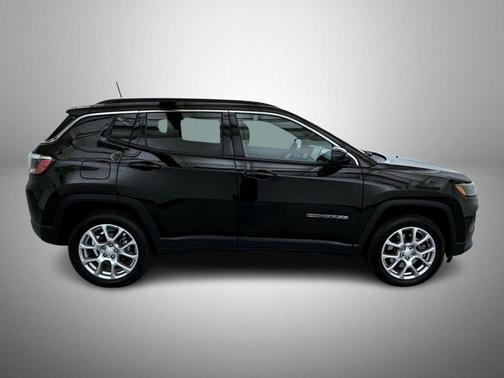 2024 Jeep Compass Latitude Lux