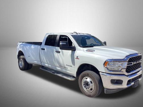 2024 RAM 3500 Big Horn Crew Cab 4x4 8' Box