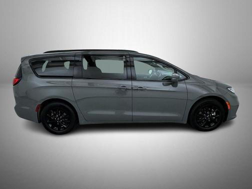 2021 Chrysler Pacifica Touring