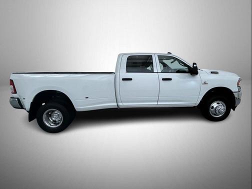 2024 RAM 3500 Tradesman Crew Cab 4x4 8' Box