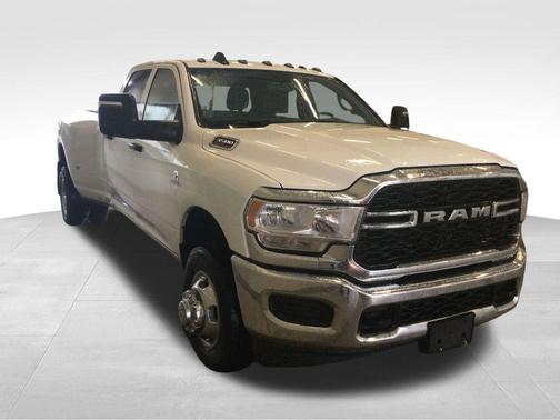 2024 RAM 3500 Tradesman Crew Cab 4x4 8' Box