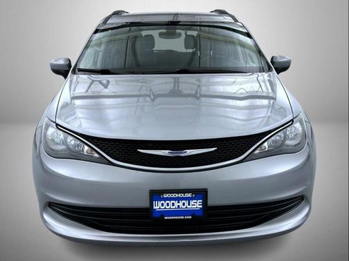 Billet Silver Metallic Clearcoat 2020 Chrysler Voyager LXI
