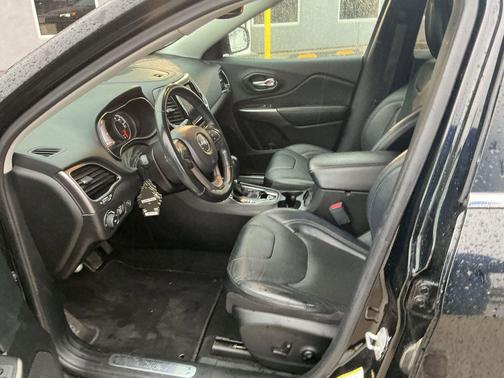 Diamond Black Crystal Pearlcoat 2019 Jeep Cherokee Limited