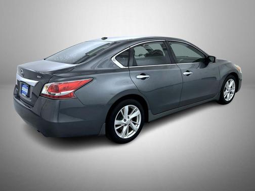 Gun Metallic 2015 Nissan Altima 2.5 SV