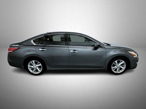 Gun Metallic 2015 Nissan Altima 2.5 SV