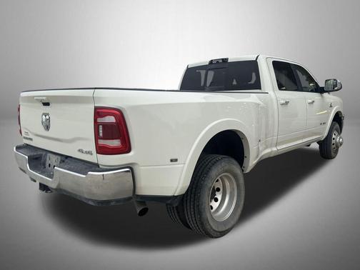 2022 RAM 3500 Laramie Crew Cab 4x4 8' Box