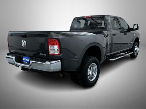 2024 RAM 3500 Big Horn Crew Cab 4x4 8' Box
