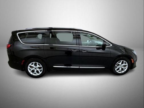 2018 Chrysler Pacifica Touring-L Plus