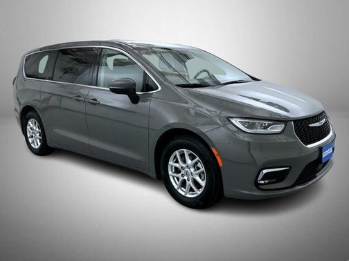 Ceramic Gray Clearcoat 2023 Chrysler Pacifica Touring L