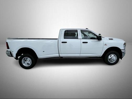 2026 RAM 3500 Tradesman Crew Cab 4x4 8' Box