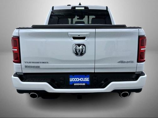 Ivory White Tri-Coat Pearlcoat 2027 RAM 1500 ST