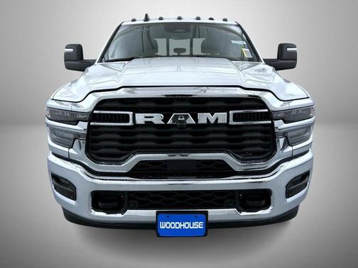 Bright White Clearcoat 2026 RAM 3500 Tradesman Crew Cab 4x4 8' Box
