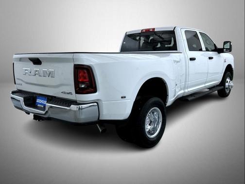 Bright White Clearcoat 2026 RAM 3500 Tradesman Crew Cab 4x4 8' Box
