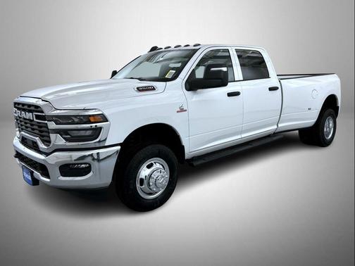 Bright White Clearcoat 2026 RAM 3500 Tradesman Crew Cab 4x4 8' Box