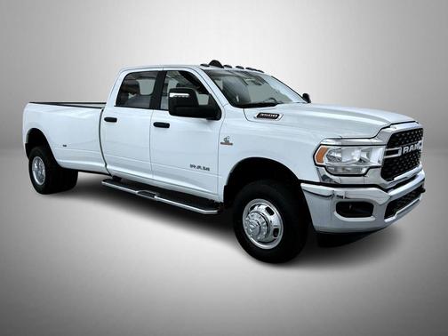 2024 RAM 3500 Big Horn Crew Cab 4x4 8' Box