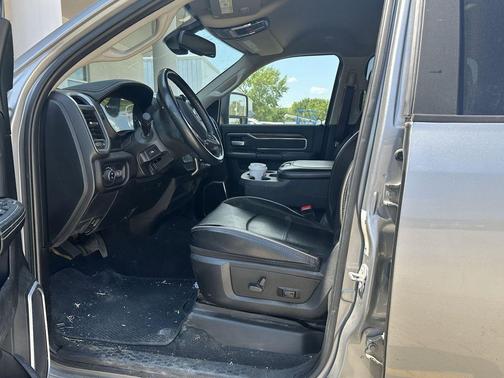 2023 RAM 3500 Laramie Crew Cab 4x4 8' Box