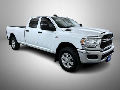 2023 RAM 2500 Tradesman Crew Cab 4x4 8' Box