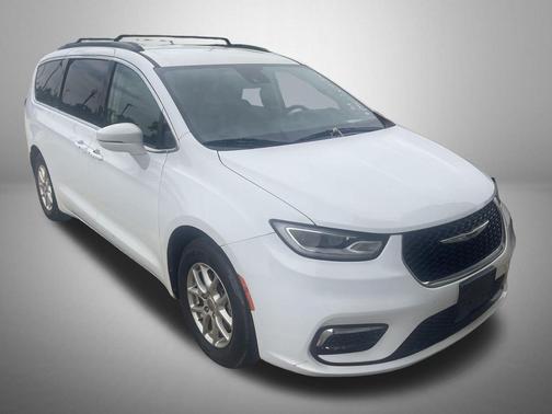 Bright White Clearcoat 2022 Chrysler Pacifica Touring L